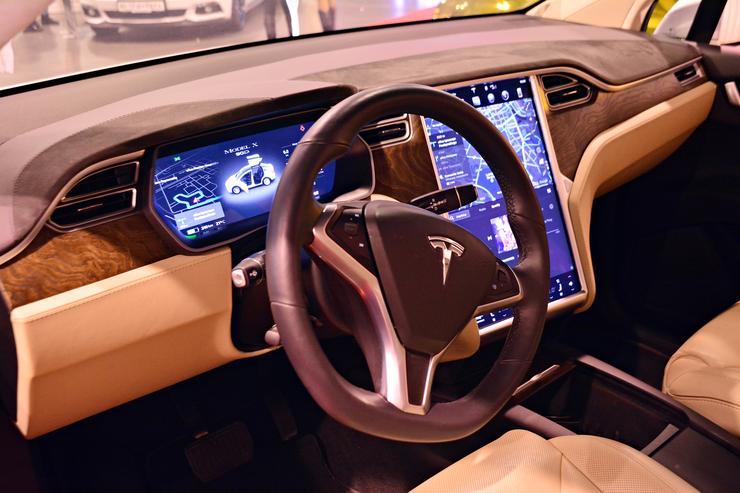 Huge rock, cracked windshield helps hacker land a $10k Tesla security