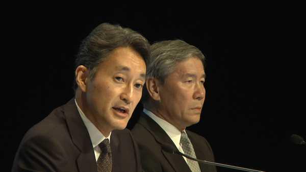 Sony executives Kaz Hirai, president of Sony Computer Entertainment (left), Shinji Hasejima, CIO (right), at a [[artnid:384903|Tokyo news conference]] on May 1, 2011
